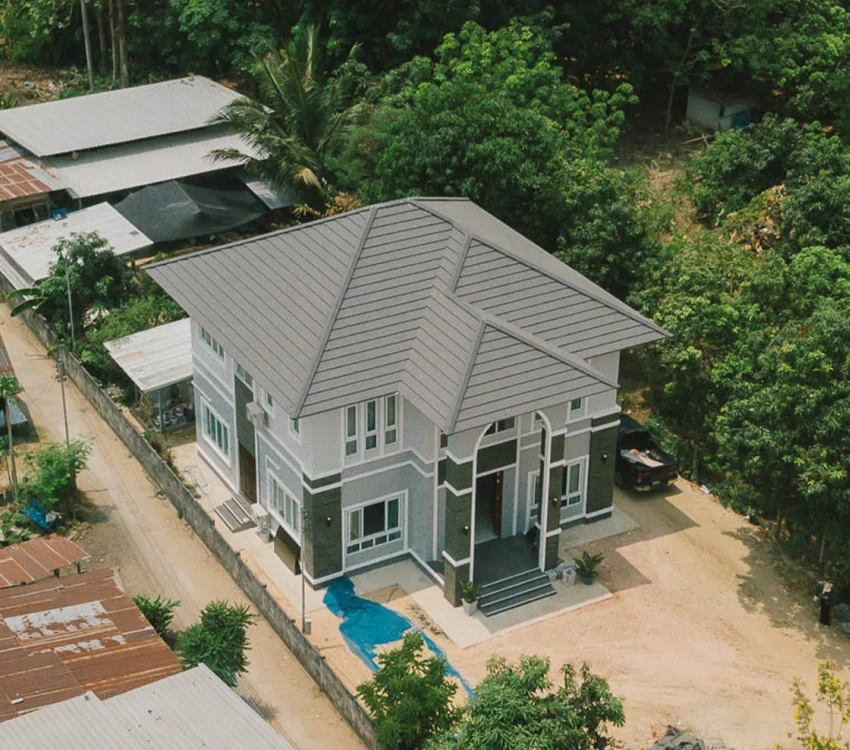 ผลงานสร้างบ้านสไตล์คอนเทมโพรารี่ อ.วารินชำราบ จ.อุบลราชธานี โดยบริษัทเอสเตท 818 จำกัด-มุมสูง